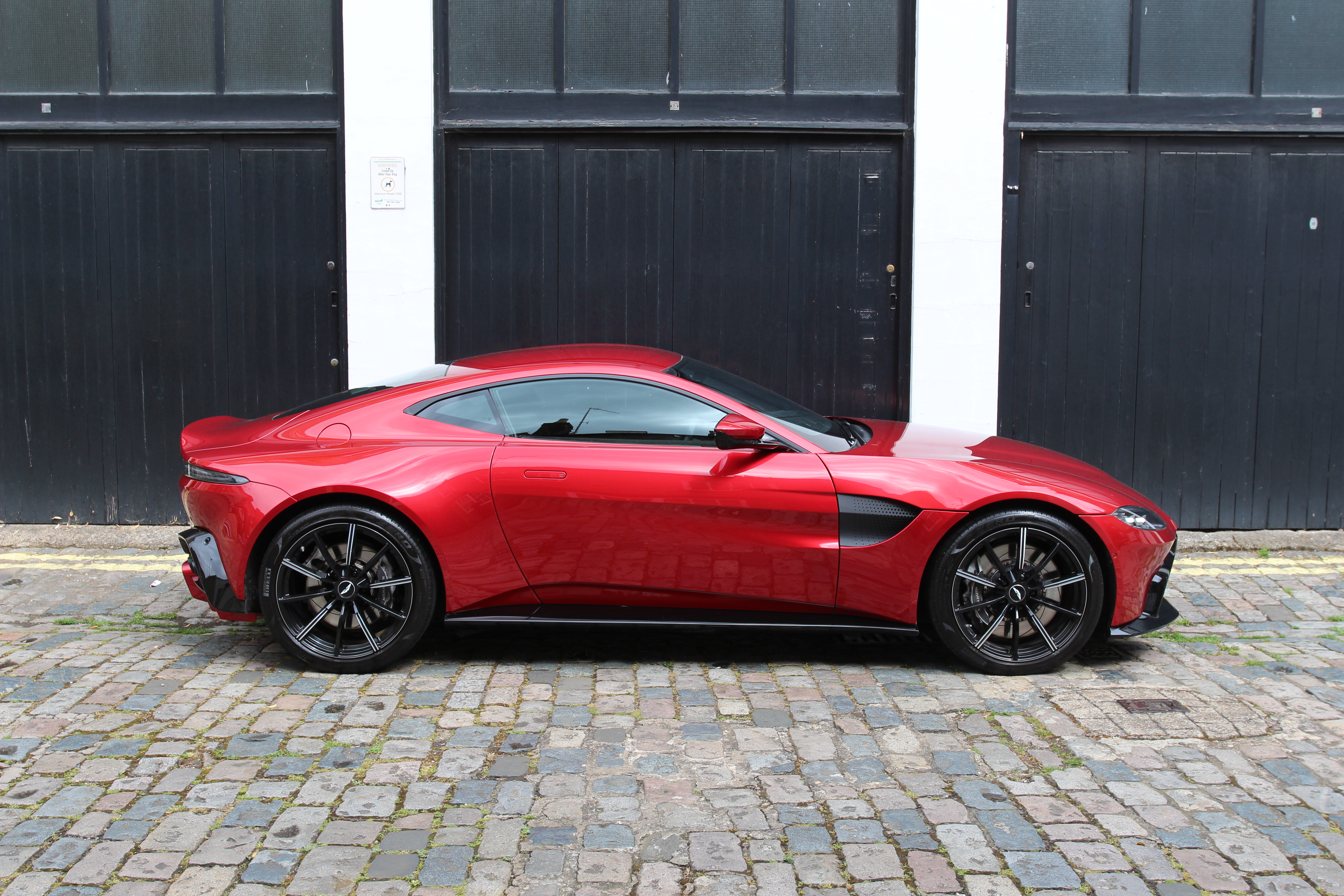 Aston Martin V8 Vantage