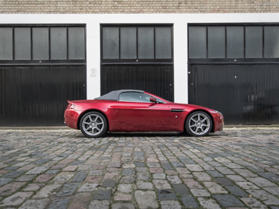 Aston Martin Vantage V8 Convertible