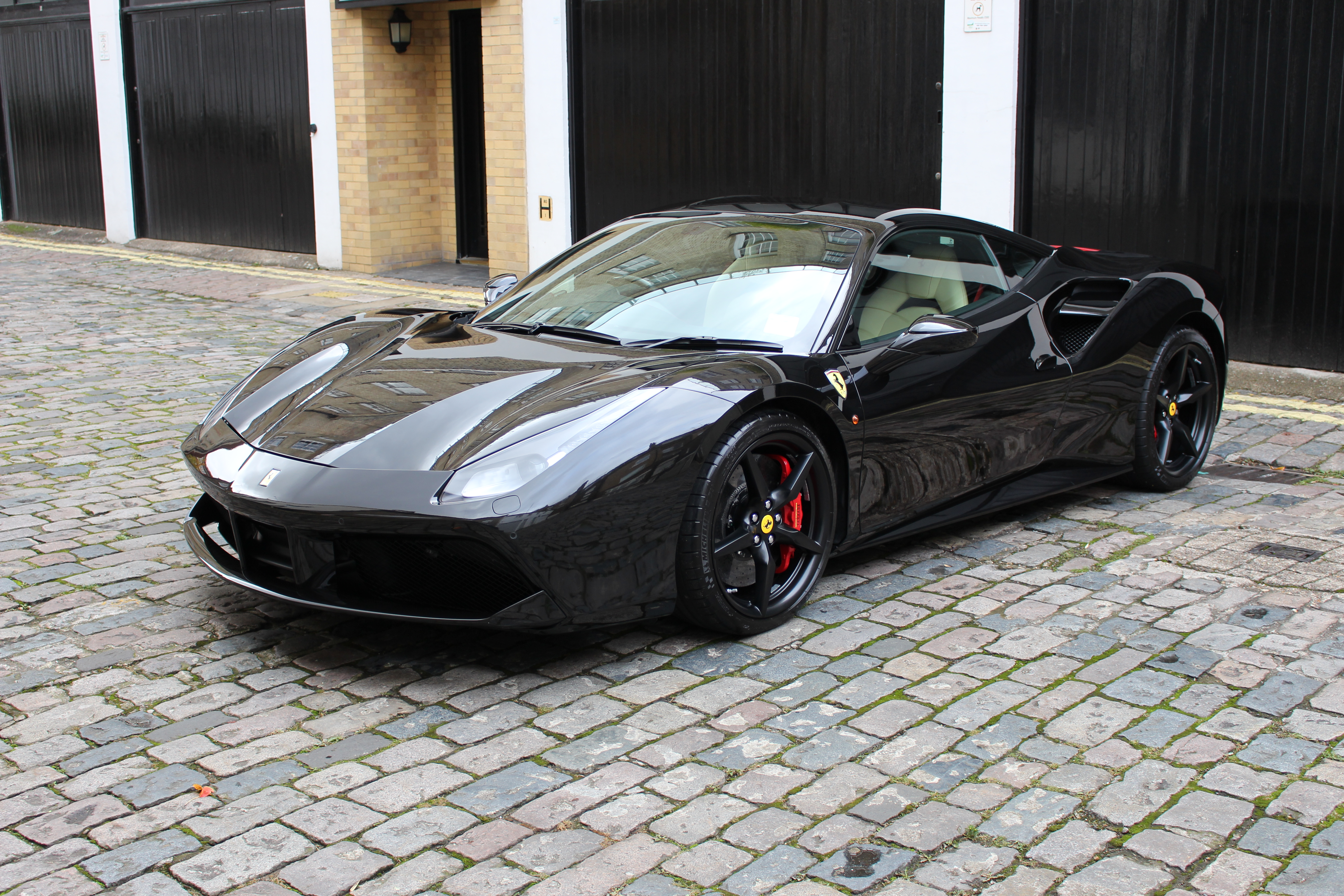 Ferrari 488 GTB Nero Daytona
